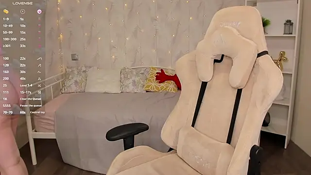 art lovee online show from January 2025 07:49:02 AM