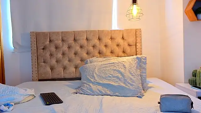 KeryHillson online show from March 2026 02:13:01 PM