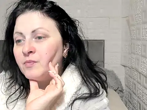 Lillian2 online show from February 2025 12:33:01 PM