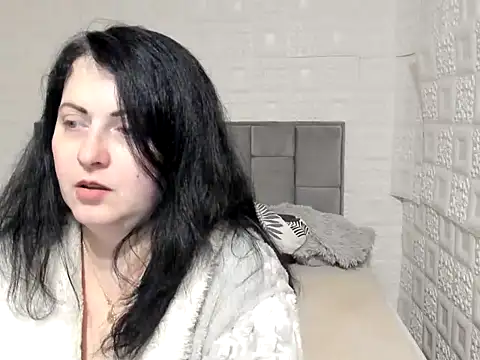 Lillian2 online show from February 2025 10:10:01 AM