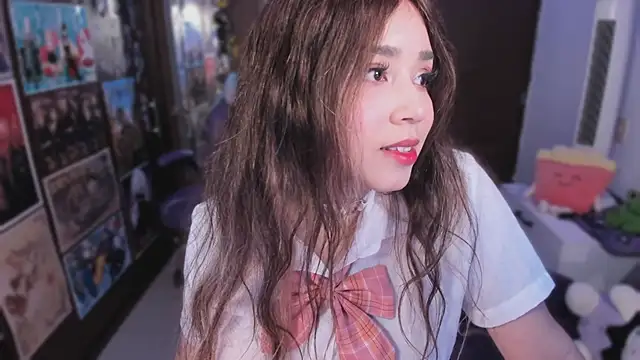 emi cute online show from November 2025 02:43:02 PM