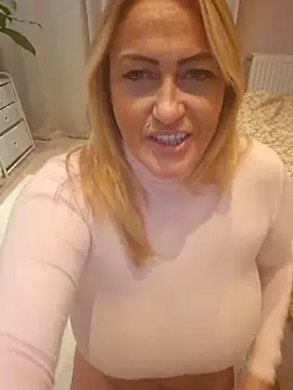 Isabellaa04 online show from October 2025 08:54:02 PM