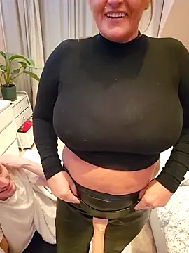 Isabellaa04 online show from November 2025 03:44:01 PM