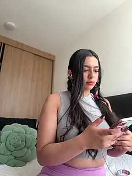 Nicollemays online show from January 2026 03:16:02 PM