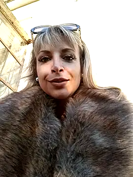 Snapshot of Cute_Anissa chatting on March 2025 05:21:01 PM Cute Anissa online show from March 2025 05:21:01 PM