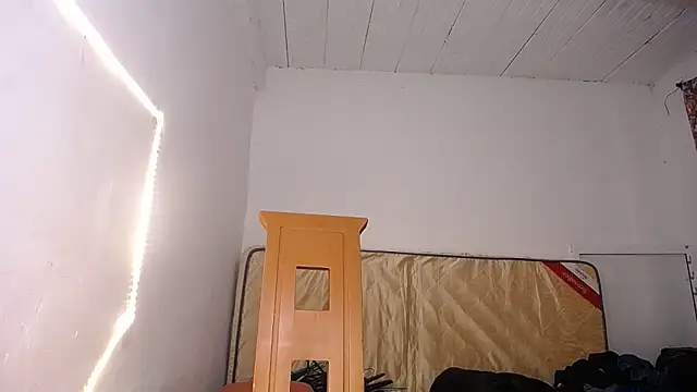 yselahot online show from October 2025 05:24:02 PM