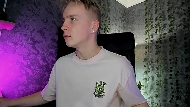 AlexxSweet online show from November 2025 07:00:01 AM