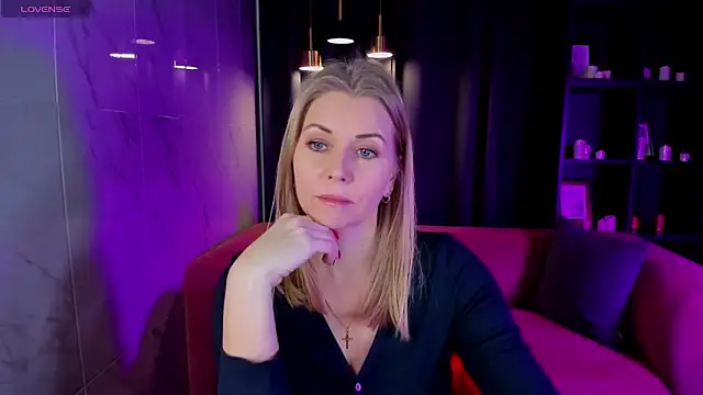 Snapshot of Annie_Light chatting on December 2024 05:49:02 AM Annie Light online show from December 2024 05:49:02 AM