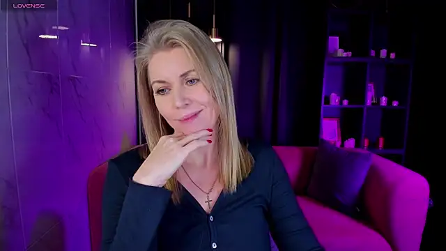 Snapshot of Annie_Light chatting on December 2024 12:03:01 PM Annie Light online show from December 2024 12:03:01 PM