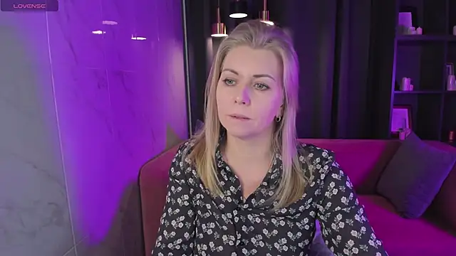 Snapshot of Annie_Light chatting on December 2024 05:40:02 AM Annie Light online show from December 2024 05:40:02 AM
