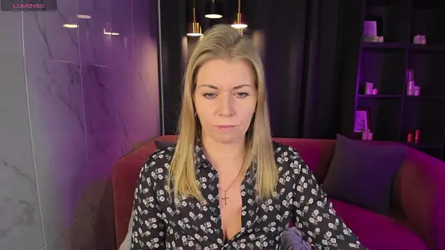 Snapshot of Annie_Light chatting on December 2024 06:34:01 AM Annie Light online show from December 2024 06:34:01 AM