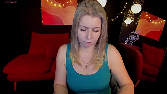 Snapshot of Annie_Light chatting on December 2024 05:44:01 AM Annie Light online show from December 2024 05:44:01 AM