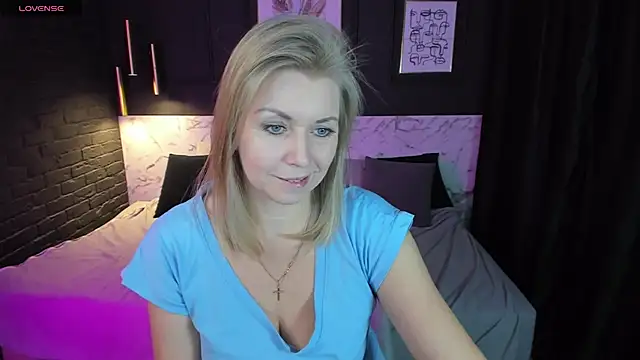 Snapshot of Annie_Light chatting on January 2025 09:06:02 AM Annie Light online show from January 2025 09:06:02 AM