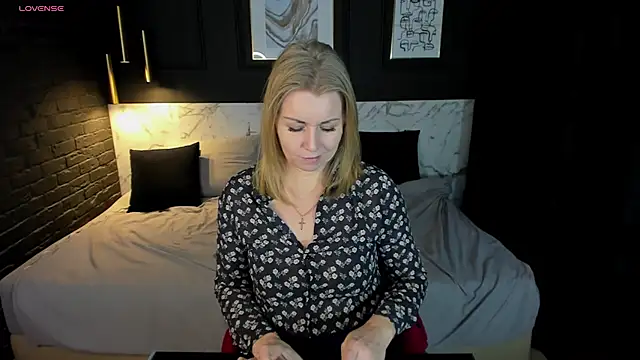 Snapshot of Annie_Light chatting on January 2025 08:51:02 AM Annie Light online show from January 2025 08:51:02 AM
