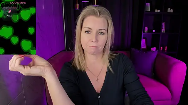 Snapshot of Annie_Light chatting on January 2025 11:44:02 AM Annie Light online show from January 2025 11:44:02 AM