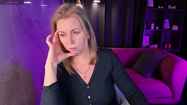 Snapshot of Annie_Light chatting on February 2025 11:54:01 AM Annie Light online show from February 2025 11:54:01 AM