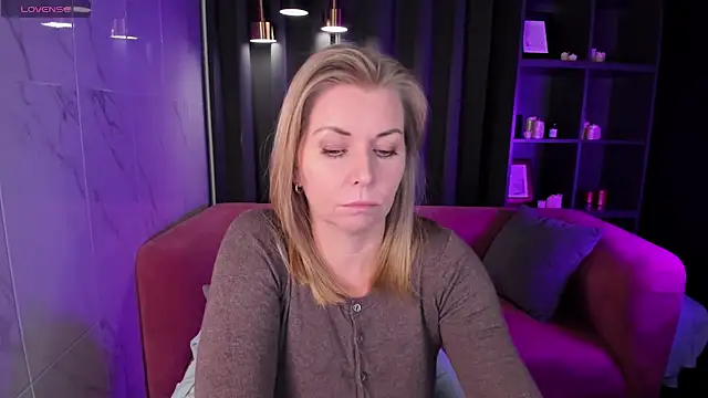 Snapshot of Annie_Light chatting on February 2025 08:58:01 AM Annie Light online show from February 2025 08:58:01 AM