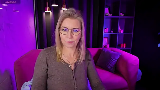 Snapshot of Annie_Light chatting on March 2025 11:55:02 AM Annie Light online show from March 2025 11:55:02 AM