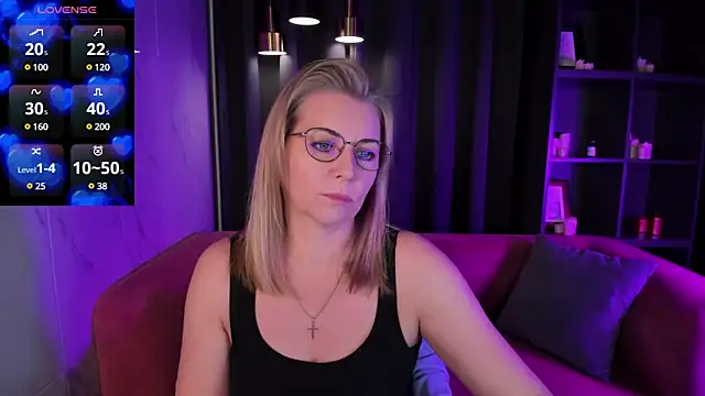 Snapshot of Annie_Light chatting on March 2025 06:04:02 AM Annie Light online show from March 2025 06:04:02 AM