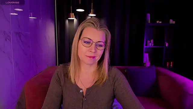 Snapshot of Annie_Light chatting on March 2025 05:44:02 AM Annie Light online show from March 2025 05:44:02 AM