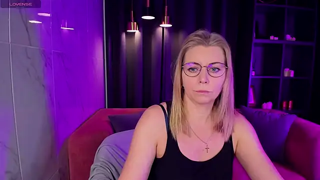 Snapshot of Annie_Light chatting on March 2025 05:38:01 AM Annie Light online show from March 2025 05:38:01 AM
