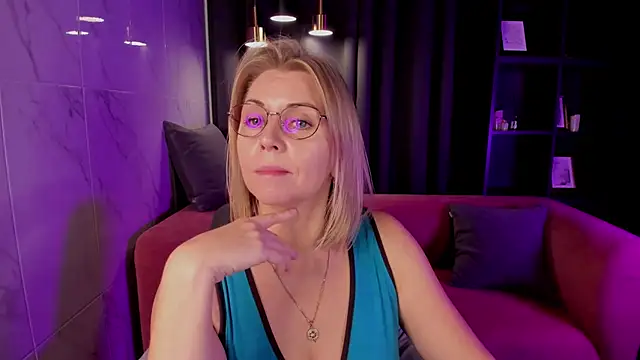 Snapshot of Annie_Light chatting on September 2025 05:52:02 AM Annie Light online show from September 2025 05:52:02 AM