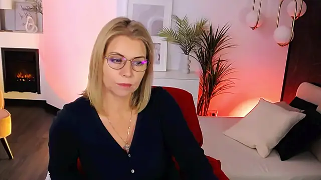 Snapshot of Annie_Light chatting on September 2025 05:42:01 AM Annie Light online show from September 2025 05:42:01 AM