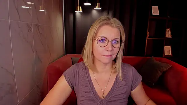 Snapshot of Annie_Light chatting on September 2025 06:06:02 AM Annie Light online show from September 2025 06:06:02 AM