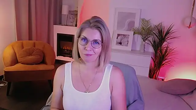 Snapshot of Annie_Light chatting on October 2025 01:44:01 PM Annie Light online show from October 2025 01:44:01 PM