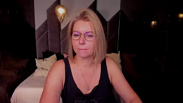 Snapshot of Annie_Light chatting on October 2025 05:52:02 AM Annie Light online show from October 2025 05:52:02 AM