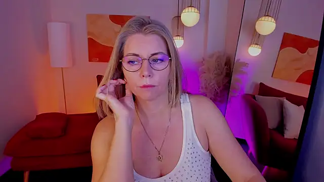 Annie Light online show from November 2025 05:50:02 AM