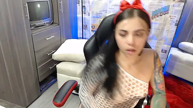 i am nina  online show from February 2025 02:15:01 AM