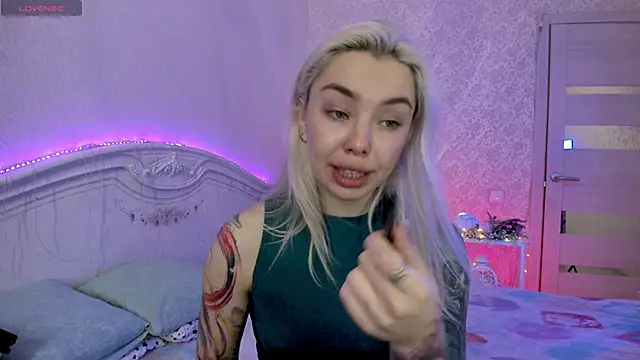 LillyMoure  online show from November 2025 12:20:01 AM