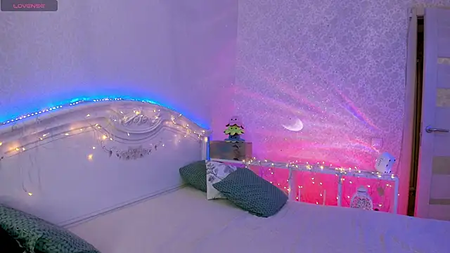 Snapshot of LillyMoure_ chatting on January 2026 11:30:02 PM LillyMoure online show from January 2026 11:30:02 PM