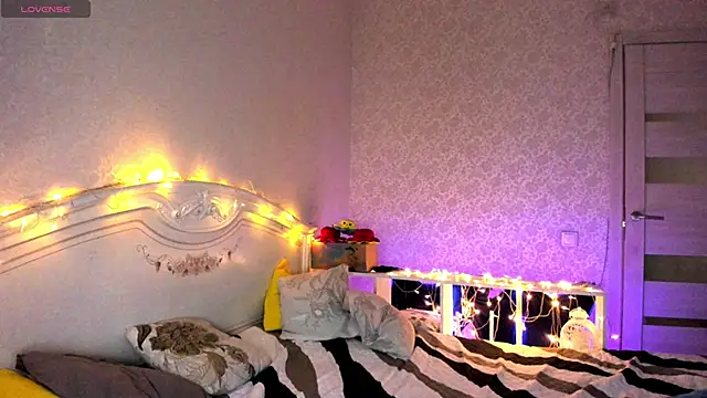 Snapshot of LillyMoure_ chatting on February 2026 10:38:02 PM LillyMoure online show from February 2026 10:38:02 PM