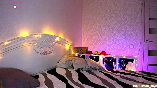 Snapshot of LillyMoure_ chatting on February 2026 11:11:02 PM LillyMoure online show from February 2026 11:11:02 PM