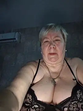 EffectFiona online show from October 2025 12:58:01 PM