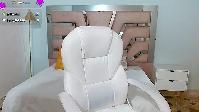 Snapshot of sophia_hadid chatting on December 2024 08:44:01 PM sophia hadid online show from December 2024 08:44:01 PM