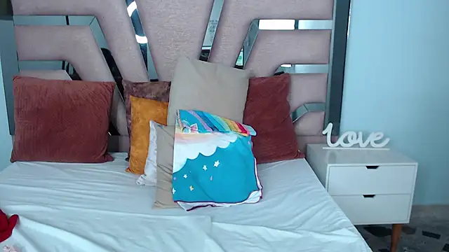 Snapshot of sophia_hadid chatting on March 2025 11:11:01 PM sophia hadid online show from March 2025 11:11:01 PM