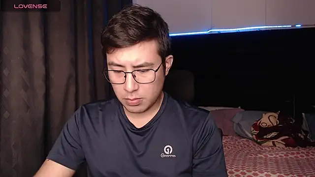 andrewmhilton  online show from January 2026 07:13:01 AM