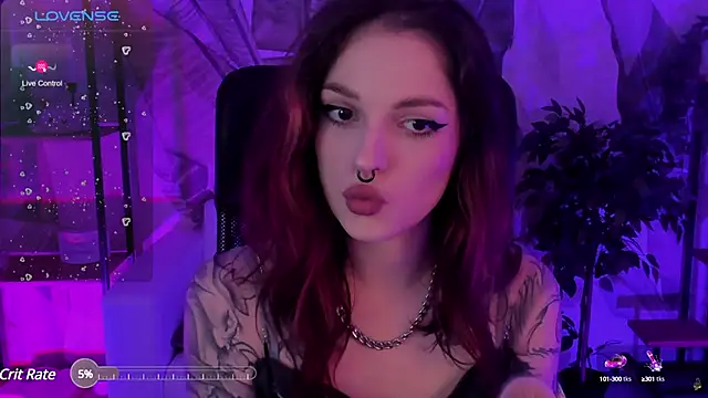 Snapshot of BratzieDarsie chatting on January 2025 02:47:02 PM BratzieDarsie online show from January 2025 02:47:02 PM