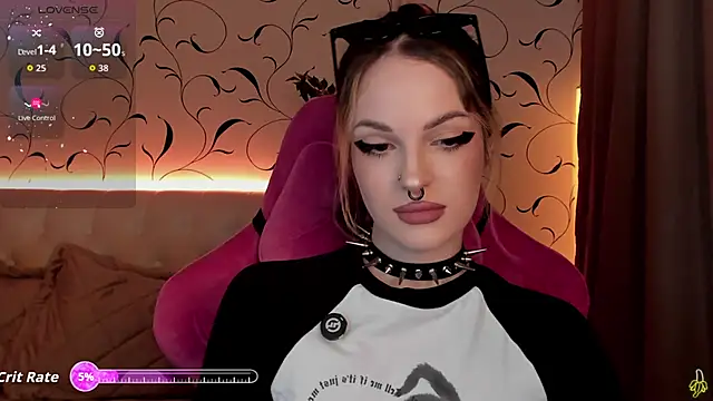 Snapshot of BratzieDarsie chatting on October 2025 08:13:01 AM BratzieDarsie online show from October 2025 08:13:01 AM