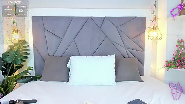 Snapshot of KiarhaTrixie chatting on October 2025 11:31:01 AM KiarhaTrixie online show from October 2025 11:31:01 AM