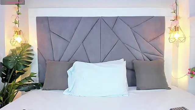 Snapshot of KiarhaTrixie chatting on October 2025 11:22:01 AM KiarhaTrixie online show from October 2025 11:22:01 AM