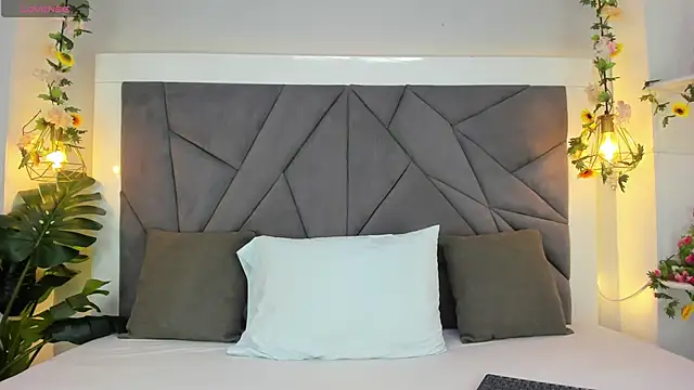 Snapshot of KiarhaTrixie chatting on November 2025 03:07:01 AM KiarhaTrixie online show from November 2025 03:07:01 AM