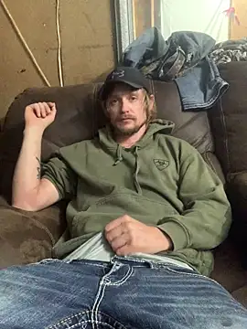 Snapshot of Midwestalpha chatting on May 2026 07:20:01 PM Midwestalpha online show from May 2026 07:20:01 PM