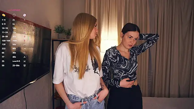 Snapshot of EllenReeves chatting on November 2025 05:10:01 AM EllenReeves online show from November 2025 05:10:01 AM