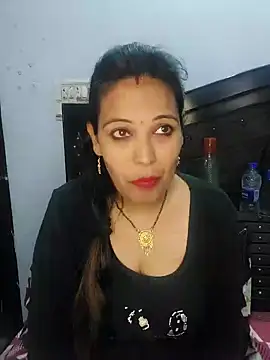Snapshot of Poojabhabi101 chatting on January 2025 05:11:02 PM Poojabhabi101 online show from January 2025 05:11:02 PM