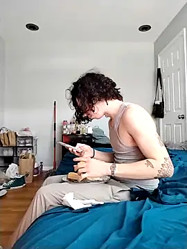 LiverandBrat77 online show from February 2025 04:08:01 PM