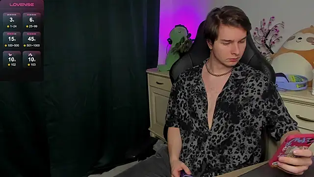 Vincent Strong online show from October 2025 08:42:01 AM